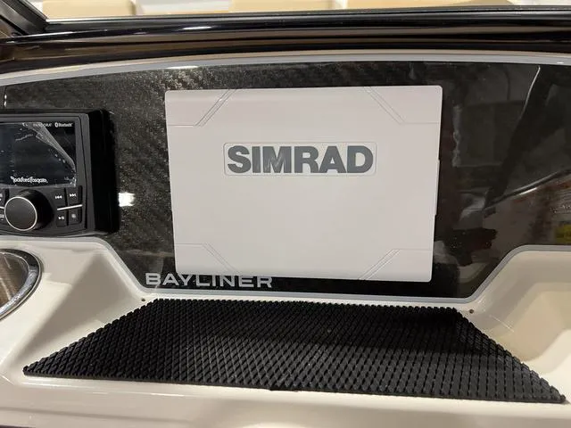 Slide: The Image of Bayliner D22I 2025 - 19