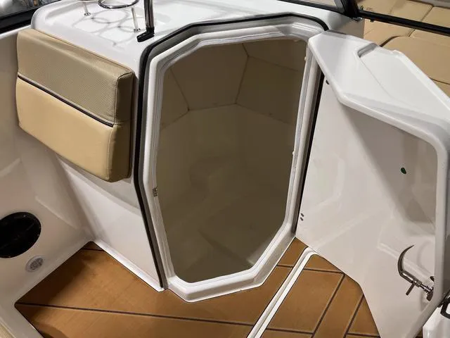 Slide: The Image of Bayliner D22I 2025 - 21