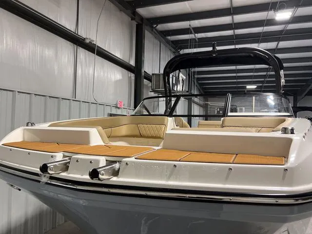 Slide: The Image of Bayliner D22I 2025 - 3