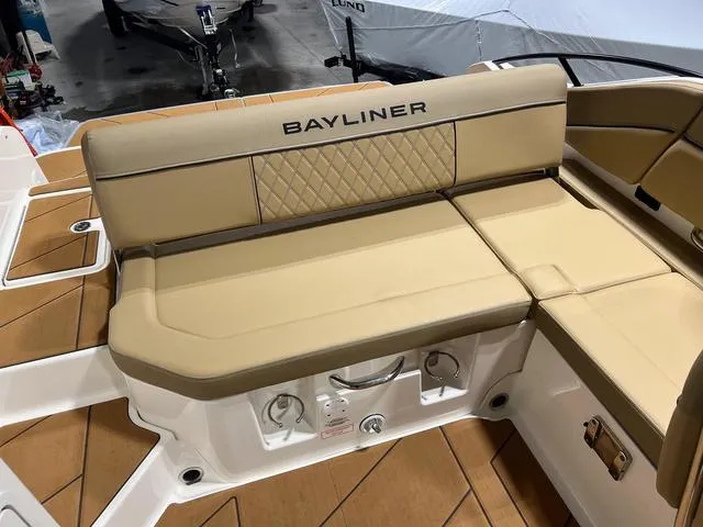 Slide: The Image of Bayliner D22I 2025 - 8
