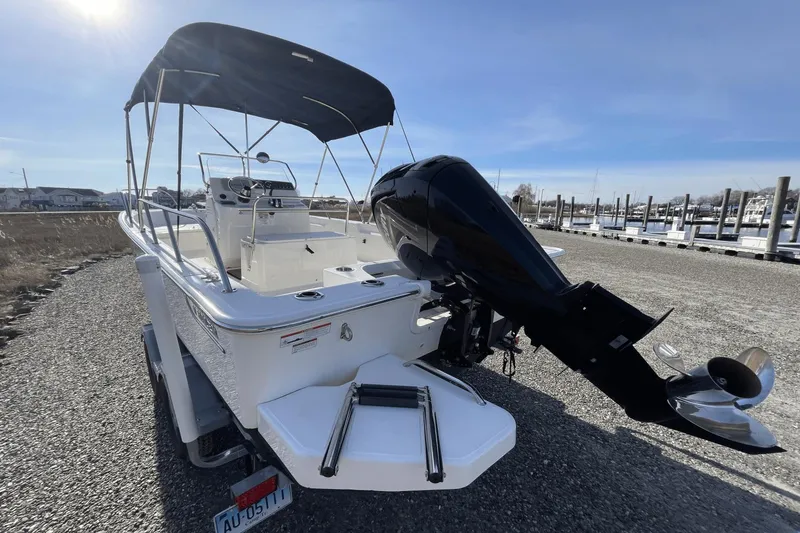 Slide: The Image of Boston Whaler 190 Montauk 2021 - 6