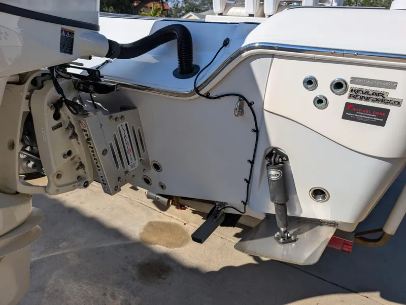 Slide: The Image of 2020 Blue Wave 2800 Makaira boat transom with motor mount and hydraulic components. - 12