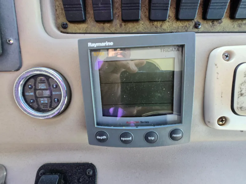 Slide: The Image of Raymarine display on 2000 Sea Ray 310 Sundancer dashboard, showing depth, speed, and trip functions. - 17