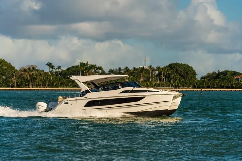 Slide: The Image of 2023-Aquila-36-Sport-MarineMax - 9