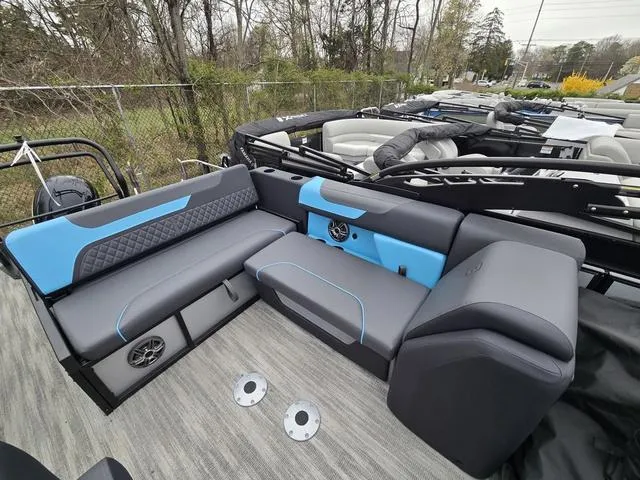 Slide: The Image of Godfrey Sweetwater 2286 SFL 2025 - 6