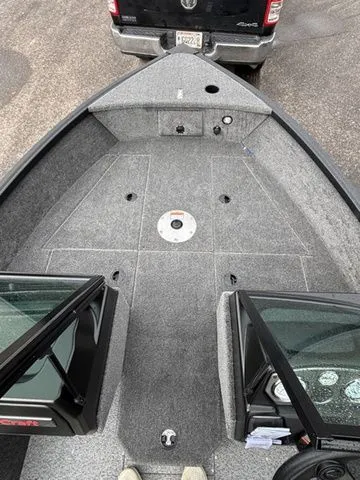 Slide: The Image of Alumacraft Voyageur 175 Sport 2026 - 12