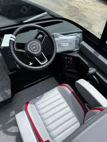 Slide: The Image of Alumacraft Trophy 195X Sport 2026 - 12