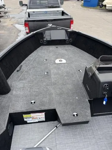 Slide: The Image of Alumacraft Competitor 175X Side Console 2025 - 10