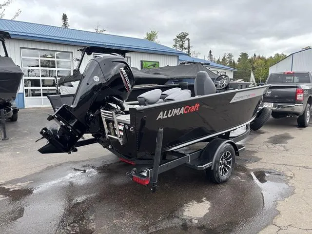 Slide: The Image of Alumacraft Competitor 175X Side Console 2025 - 7