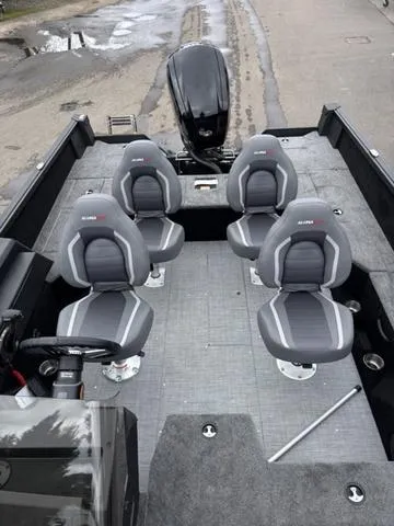 Slide: The Image of Alumacraft Competitor 175X Side Console 2025 - 8