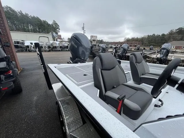 Slide: The Image of Xpress H20 Bass 2025 - 8