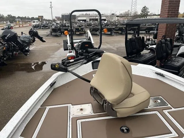 Slide: The Image of Xpress H18C Crappie 2025 - 13