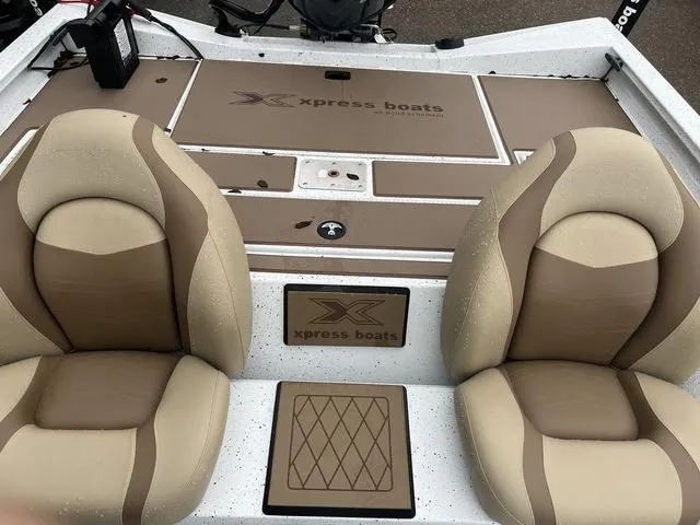 Slide: The Image of Xpress H18C Crappie 2025 - 15