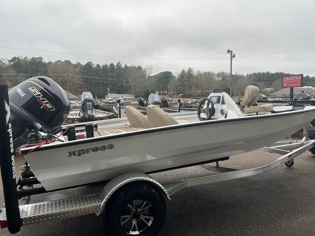 Slide: The Image of Xpress H18C Crappie 2025 - 18