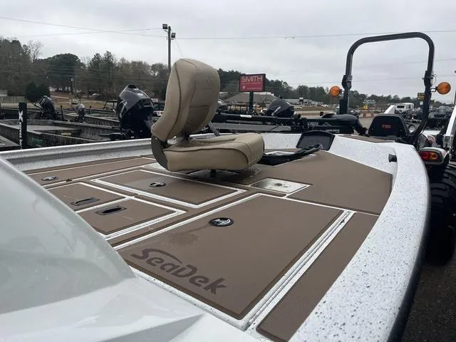 Slide: The Image of Xpress H18C Crappie 2025 - 20