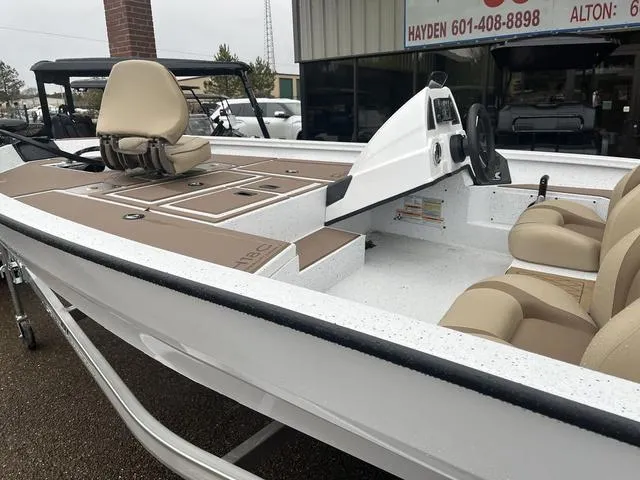 Slide: The Image of Xpress H18C Crappie 2025 - 5