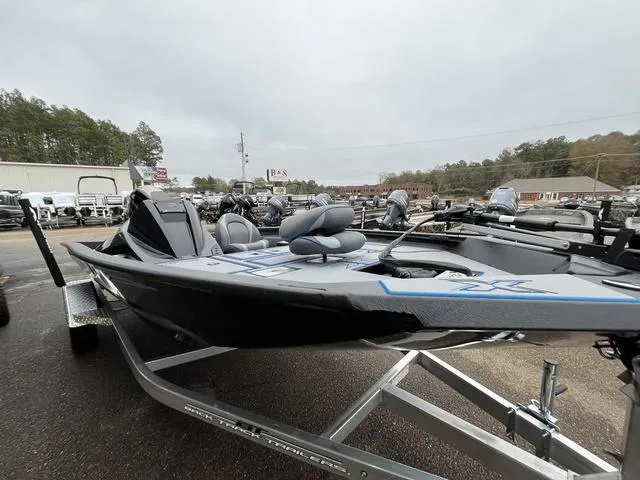 Slide: The Image of Xpress H17C Crappie 2025 - 6