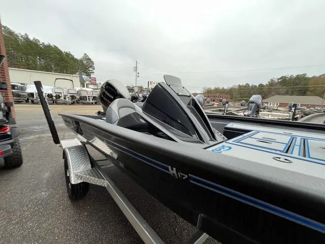 Slide: The Image of Xpress H17C Crappie 2025 - 8