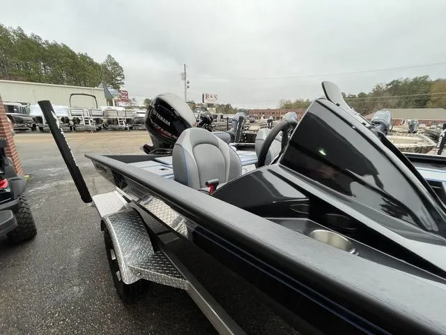 Slide: The Image of Xpress H17C Crappie 2025 - 9