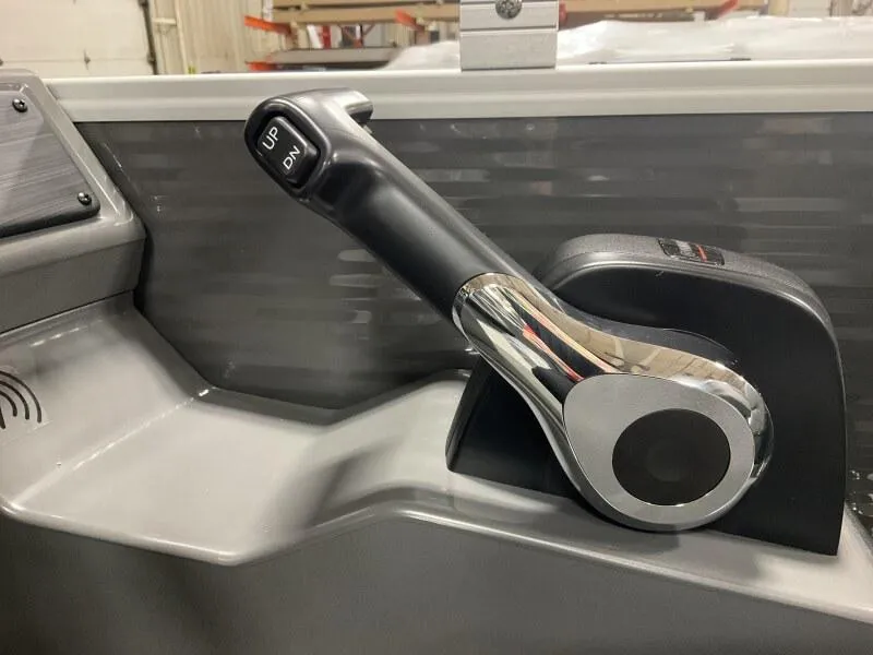 Slide: The Image of Throttle control lever on a 2025 Bennington 20 S STERN RADIUS boat. - 11