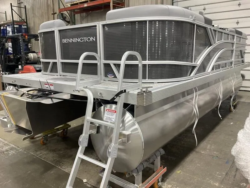 Slide: The Image of 2025 Bennington 20 S STERN RADIUS pontoon boat in a warehouse setting. - 9
