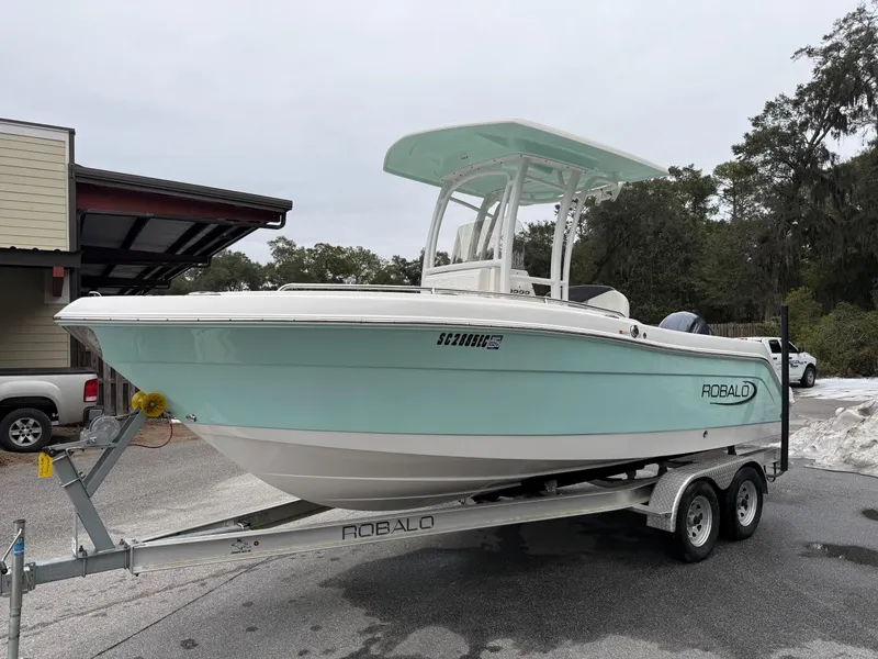 The Image of Robalo R222 Explorer 2023 - 1