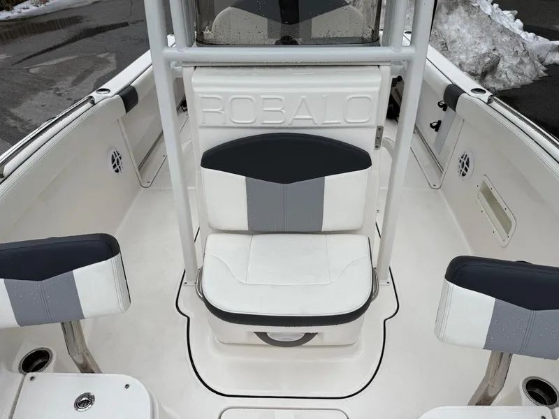 Slide: The Image of Robalo R222 Explorer 2023 - 3