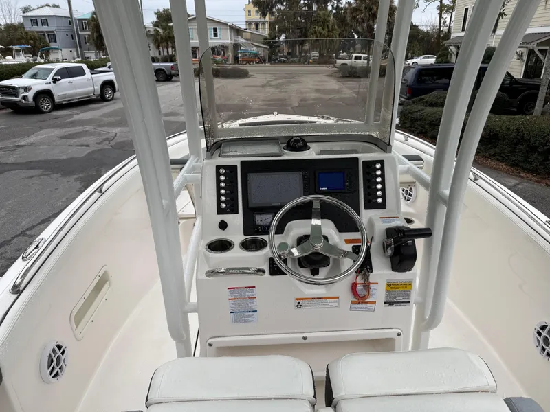 Slide: The Image of Robalo R222 Explorer 2023 - 8