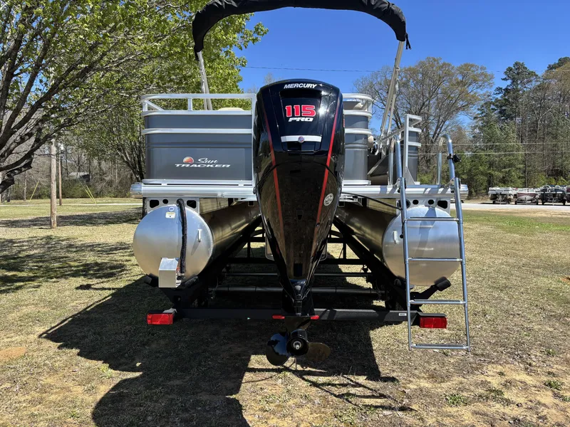 Slide: The Image of Sun Tracker Fishin' Barge 22 DLX 2024 - 11