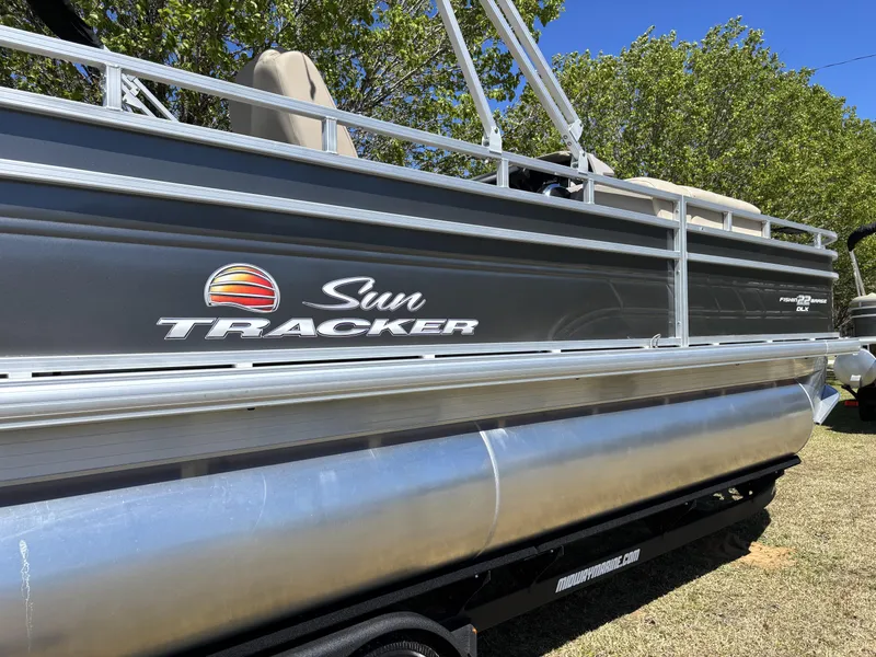 Slide: The Image of Sun Tracker Fishin' Barge 22 DLX 2024 - 12