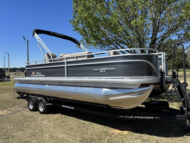 Slide: The Image of Sun Tracker Fishin' Barge 22 DLX 2024 - 4