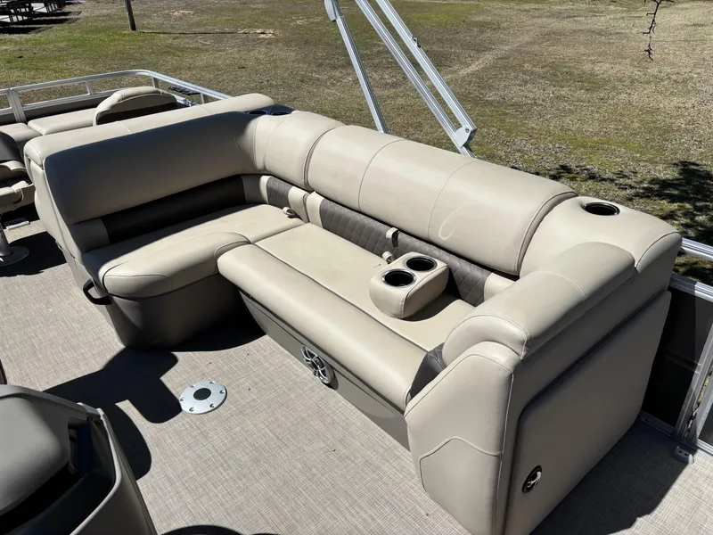 Slide: The Image of Sun Tracker Fishin' Barge 22 DLX 2024 - 7