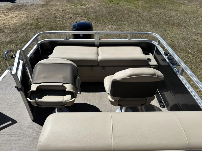 Slide: The Image of Sun Tracker Fishin' Barge 22 DLX 2024 - 8