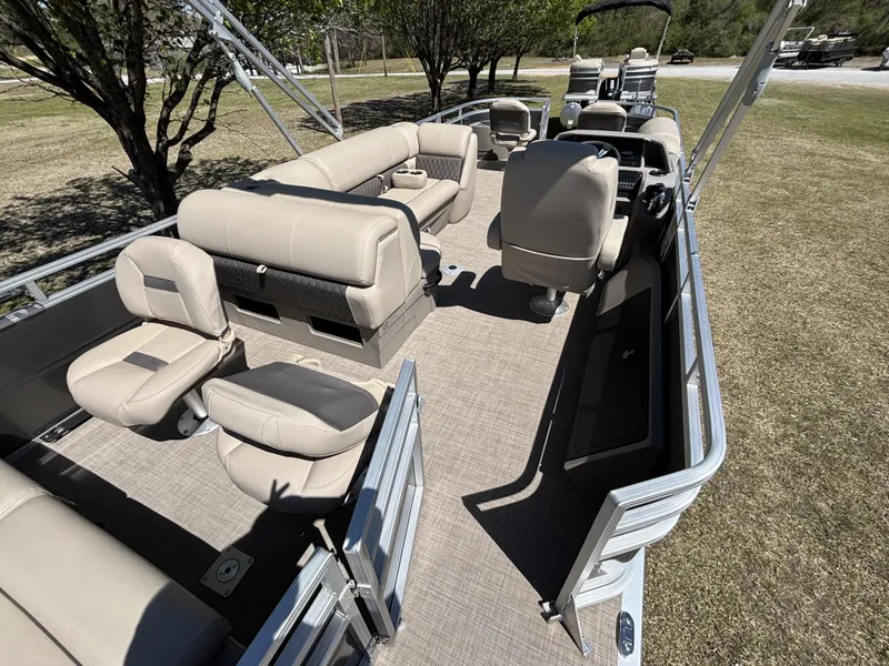 Slide: The Image of Sun Tracker Fishin' Barge 22 DLX 2024 - 9