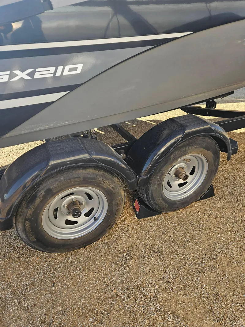 Slide: The Image of Trailer wheels of a 2017 Yamaha Boats SX210 on gravel. - 8