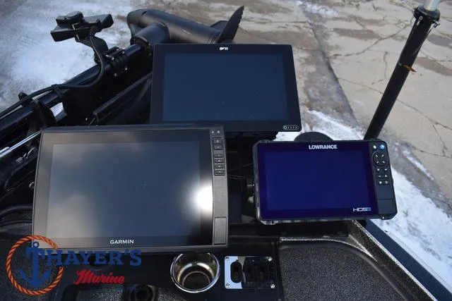 Slide: The Image of Ranger Z521R 2023 - 10