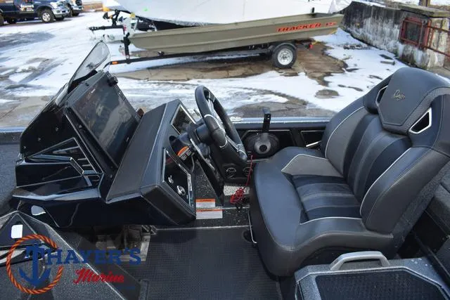 Slide: The Image of Ranger Z521R 2023 - 23