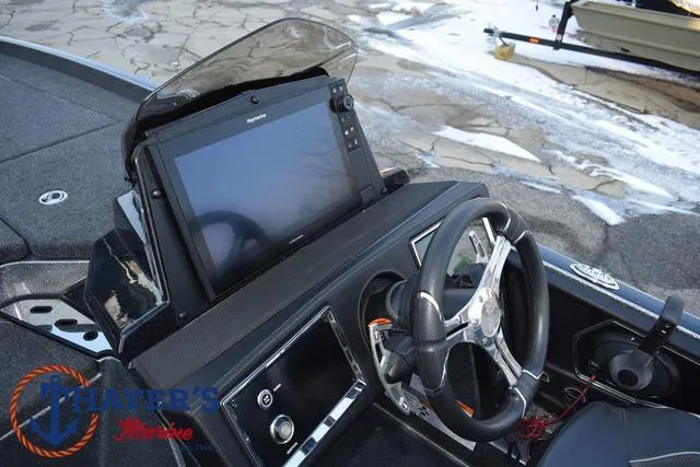 Slide: The Image of Ranger Z521R 2023 - 25