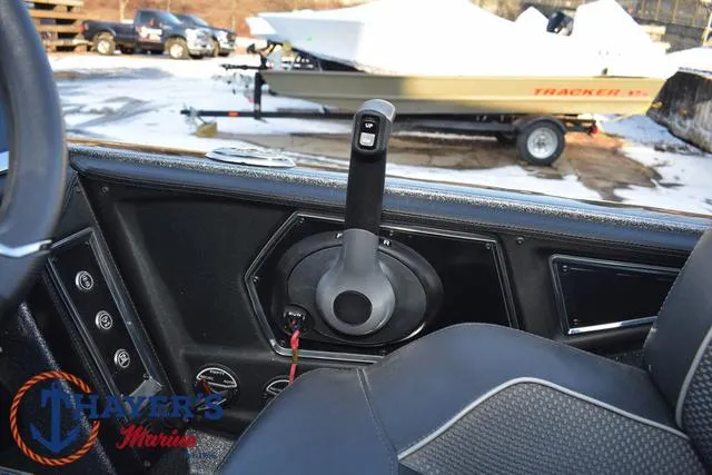 Slide: The Image of Ranger Z521R 2023 - 26