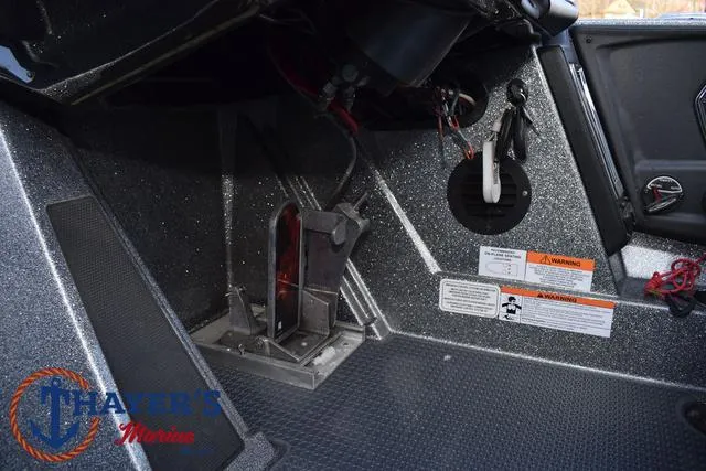 Slide: The Image of Ranger Z521R 2023 - 27