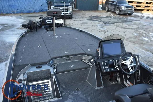 Slide: The Image of Ranger Z521R 2023 - 37