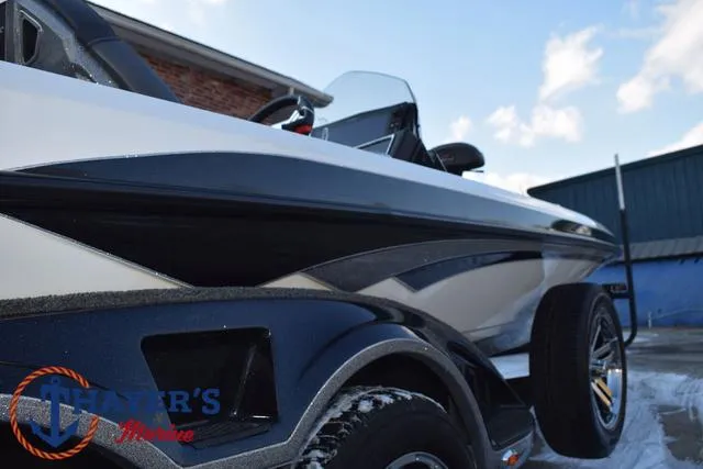 Slide: The Image of Ranger Z521R 2023 - 42