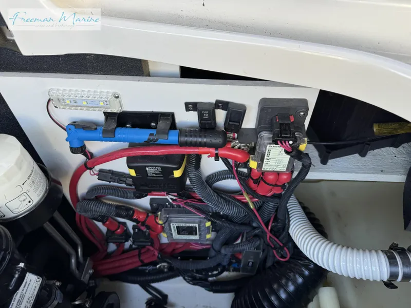 Slide: The Image of Engine compartment wiring of a 2020 Sea Ray SLX 280 boat. - 31