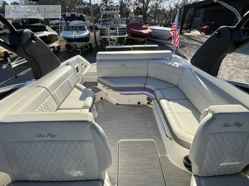 Slide: The Image of Sea Ray SLX 280 2020 - 50