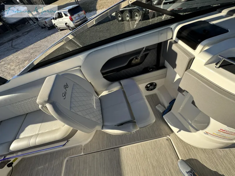 Slide: The Image of Sea Ray SLX 280 2020 - 52