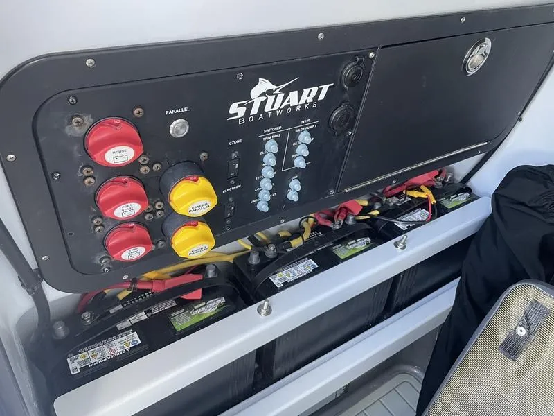 Slide: The Image of Control panel of a 2020 Stuart 27 CC boat with battery switches. - 42