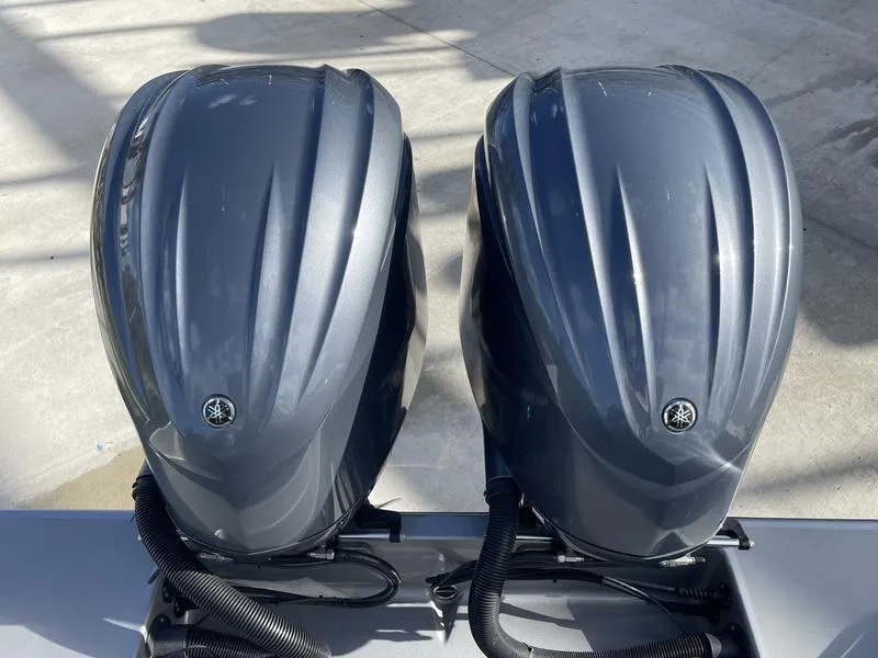 Slide: The Image of Twin Yamaha outboard motors on a 2020 Stuart 27 CC boat. - 43