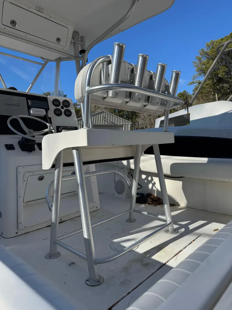 Slide: The Image of Regulator Marine 24 Forward Seating 2004 - 5