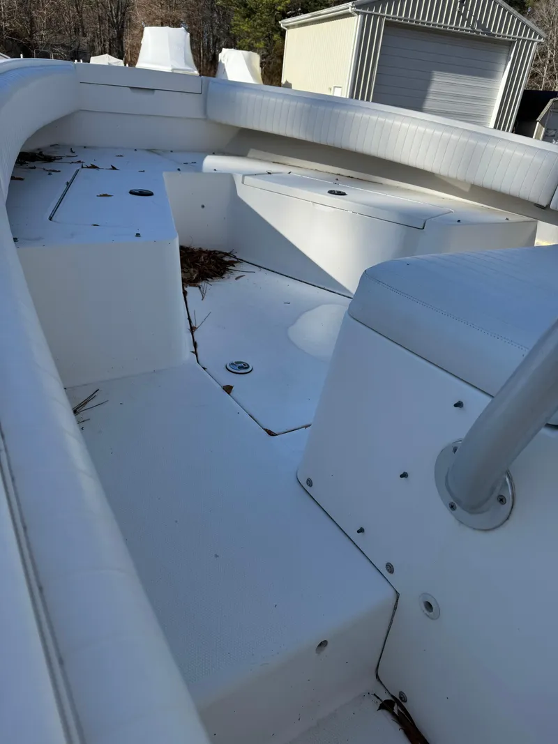 Slide: The Image of Regulator Marine 24 Forward Seating 2004 - 6