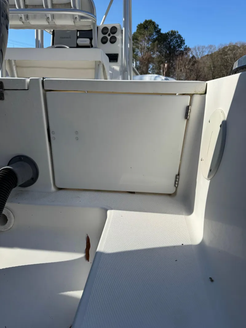 Slide: The Image of Regulator Marine 24 Forward Seating 2004 - 7